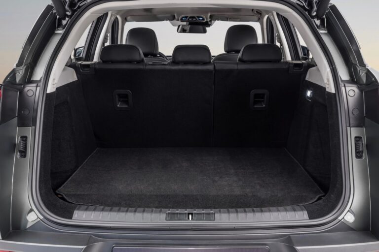 Bagagliaio - Il bagagliaio da 450 litri combina ampiezza e funzionalità, offrendo lo spazio ideale per ogni tuo viaggio.